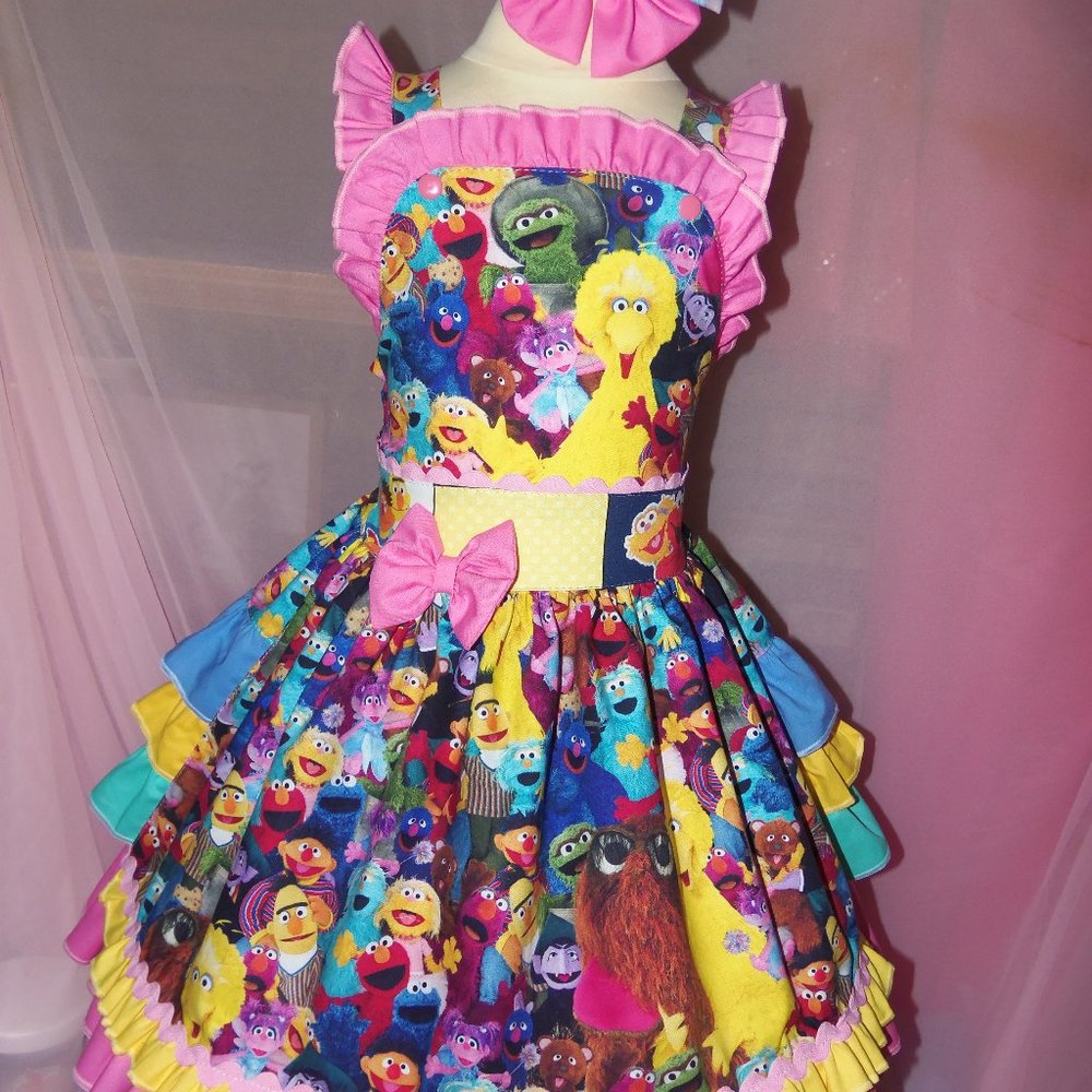 Sesame Street Baby Girl Dress and Bow Size 5t NEW  RARE